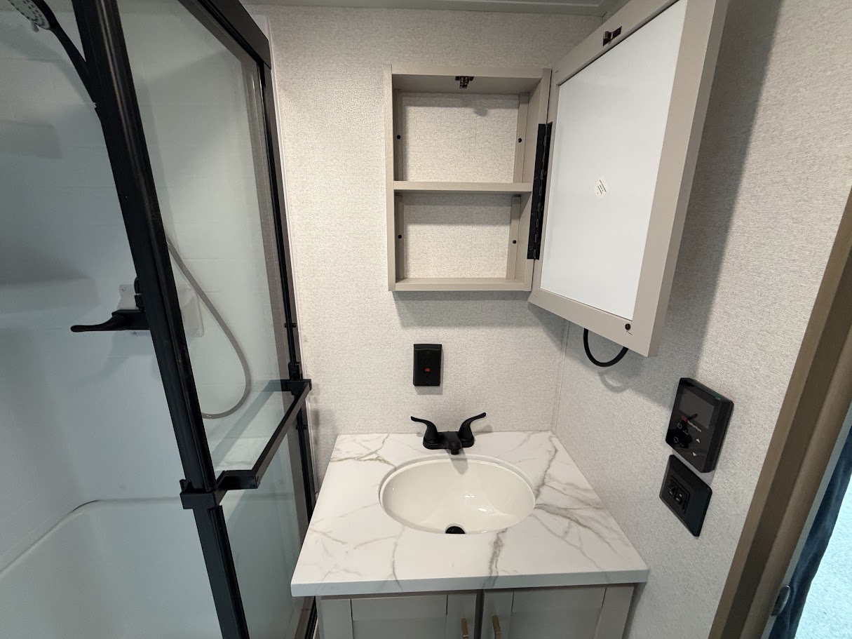 2027 JAYCO JAY FLIGHT BUNGALOW 404LOFT - Image 40