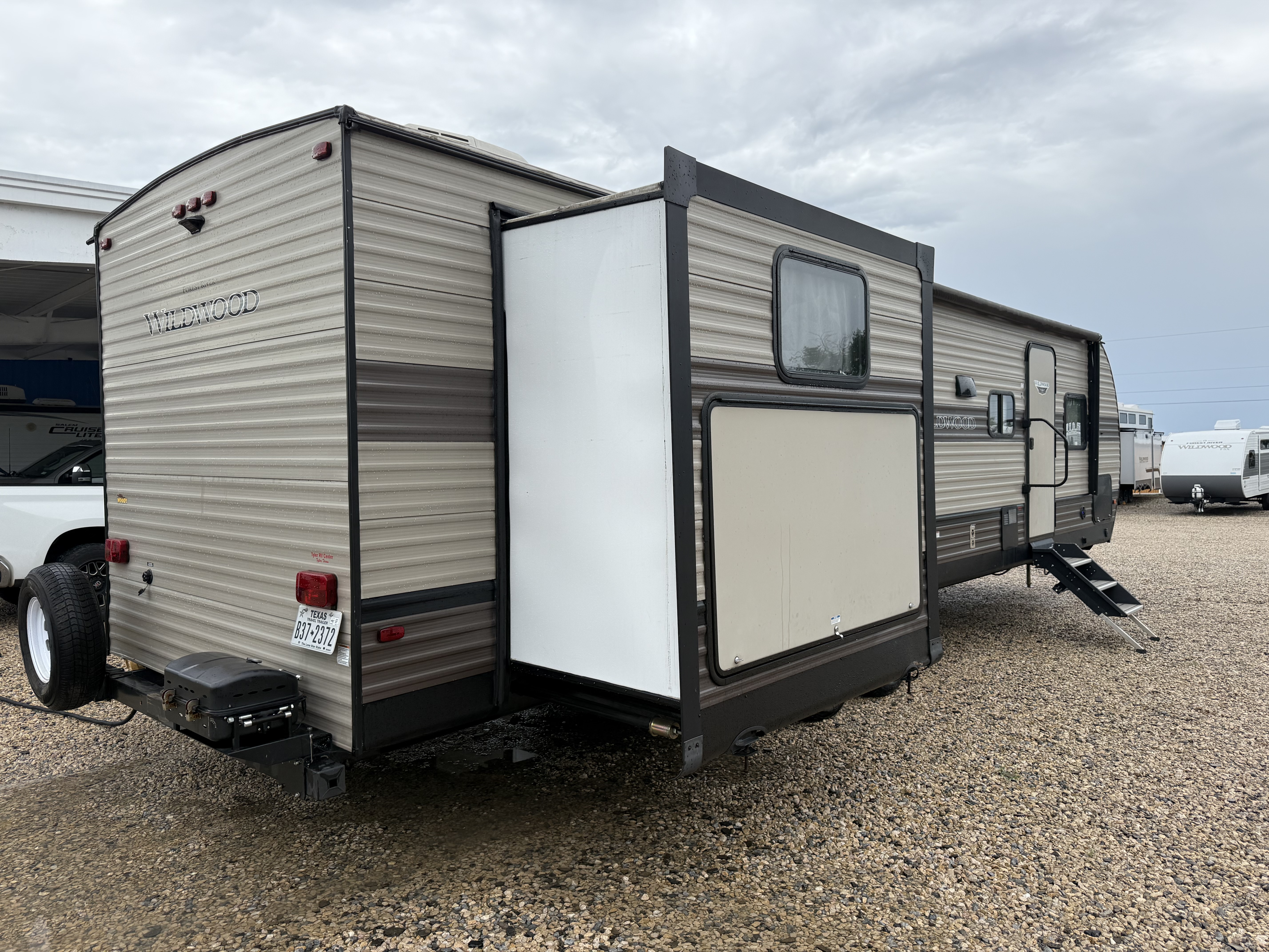 2019 Forest River Wildwood 31KQBTS - Image 7
