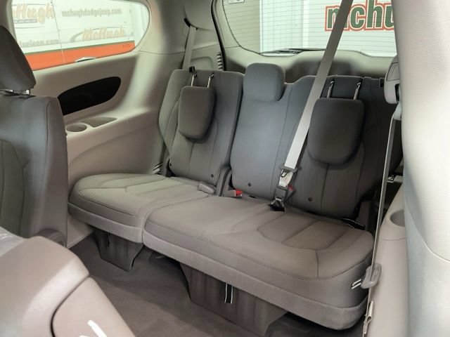 2021 Chrysler Pacifica Wagon 4D Touring - Image 26