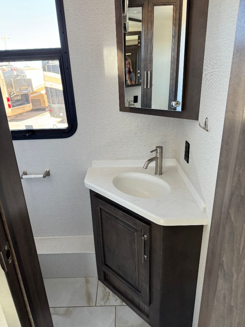 2026 Entegra Coach Accolade XL 37K - Image 12