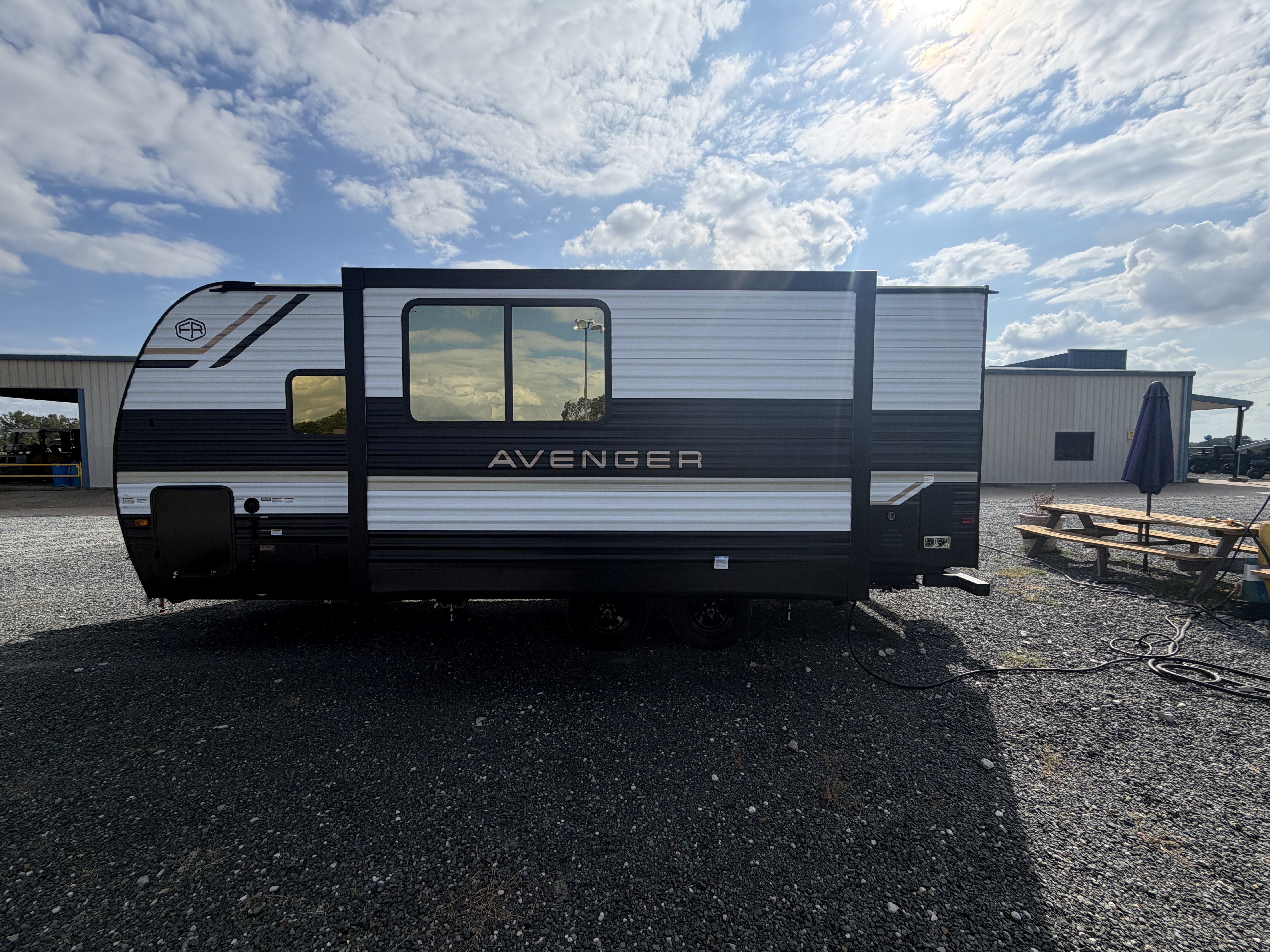 2027 Avenger 20RBS - Image 4