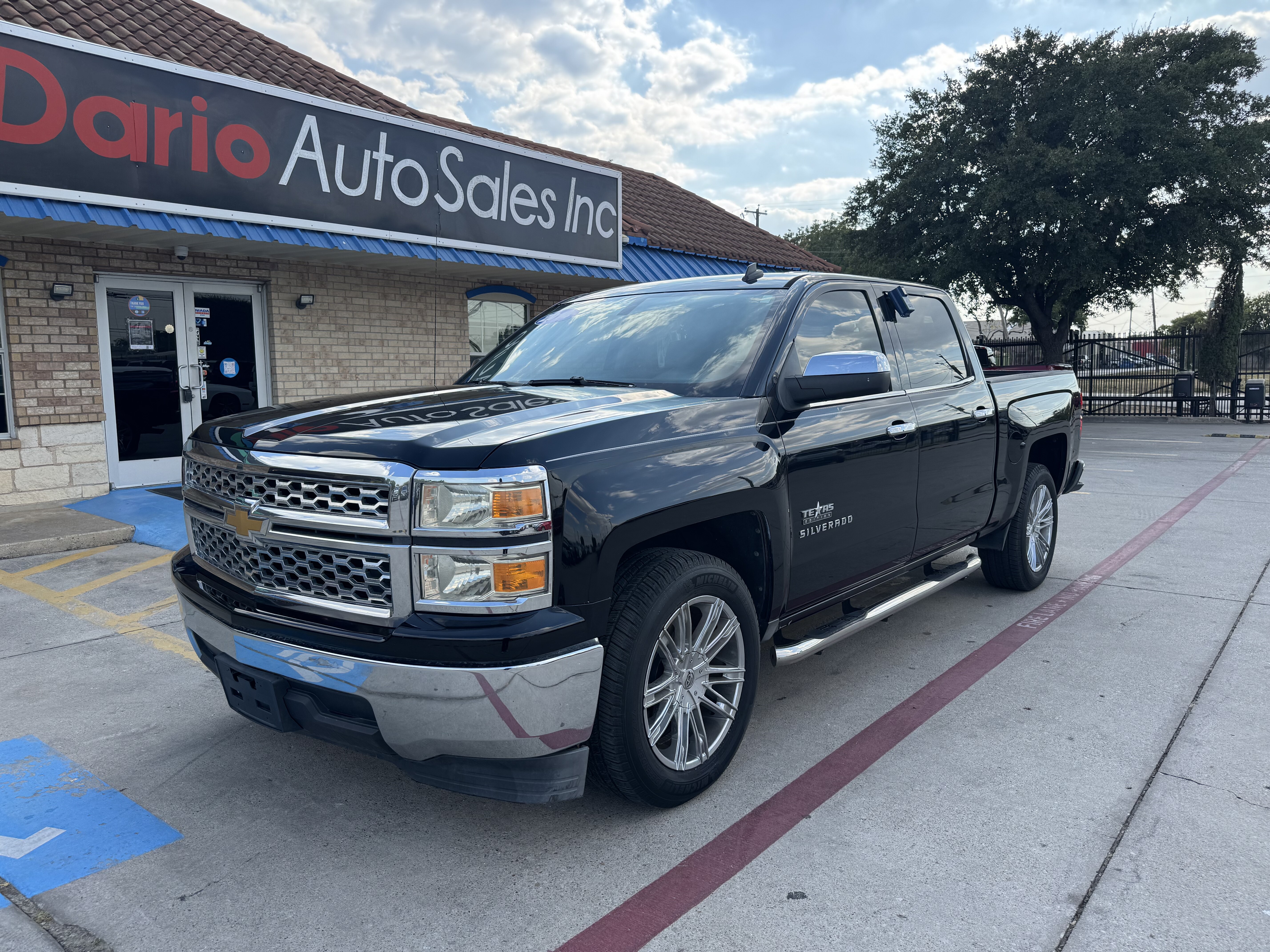 2014 Chevrolet Silverado 1500-V8 Crew Cab LT 2WD - Image 1