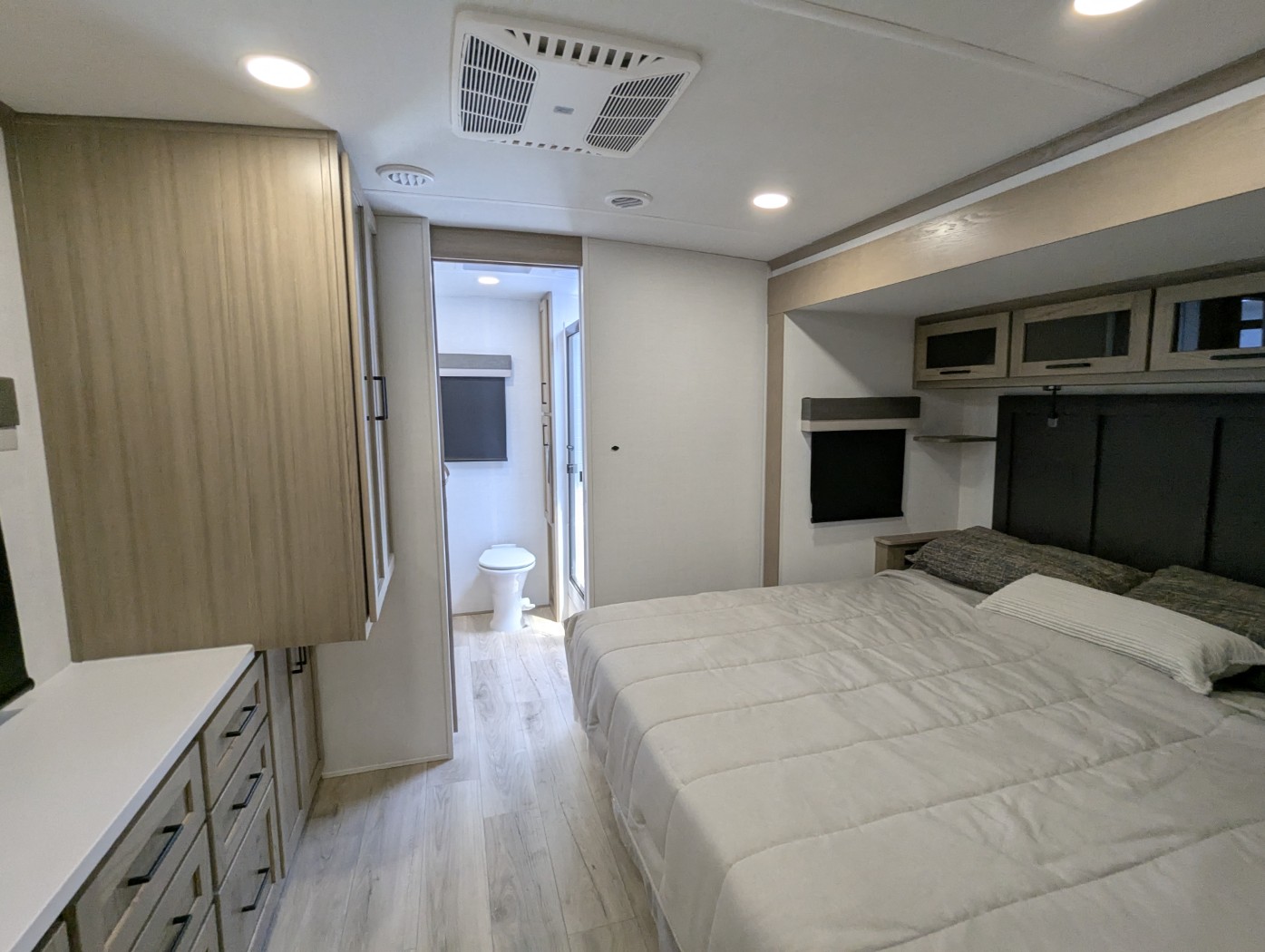 2026 Forest River Rockwood Signature 8263MBR - Image 20
