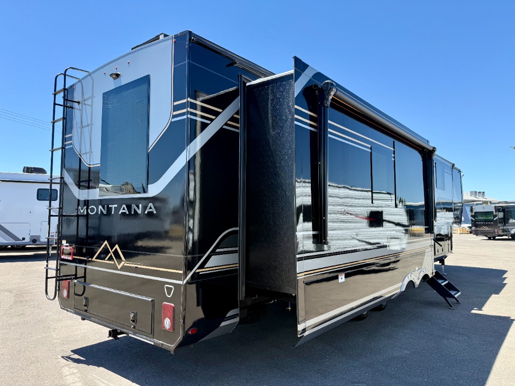 2026 Montana 3900RK - Image 6