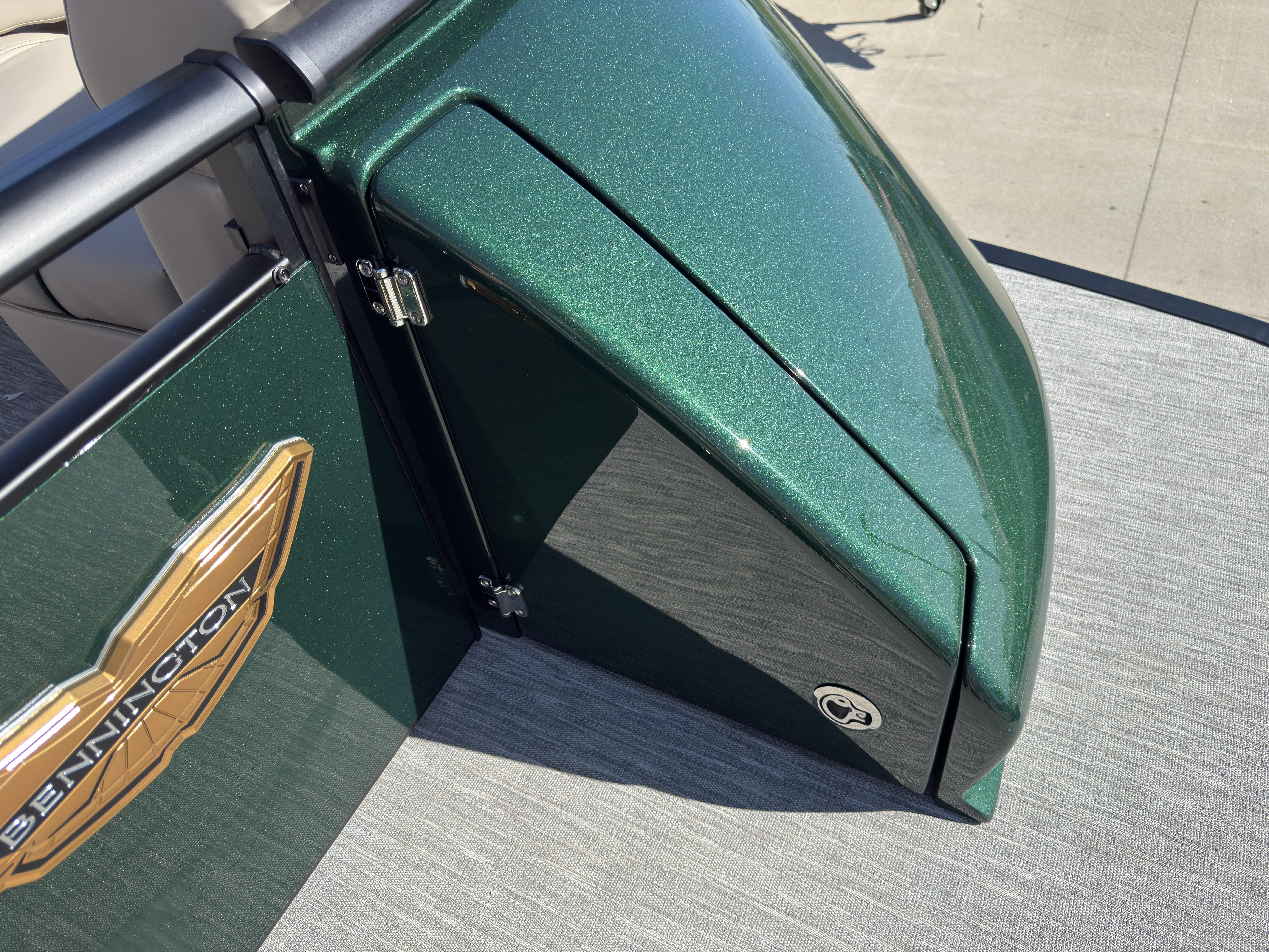 2026 Bennington 25QXSBA 425HP V10 Tritoon Pontoon - Image 84