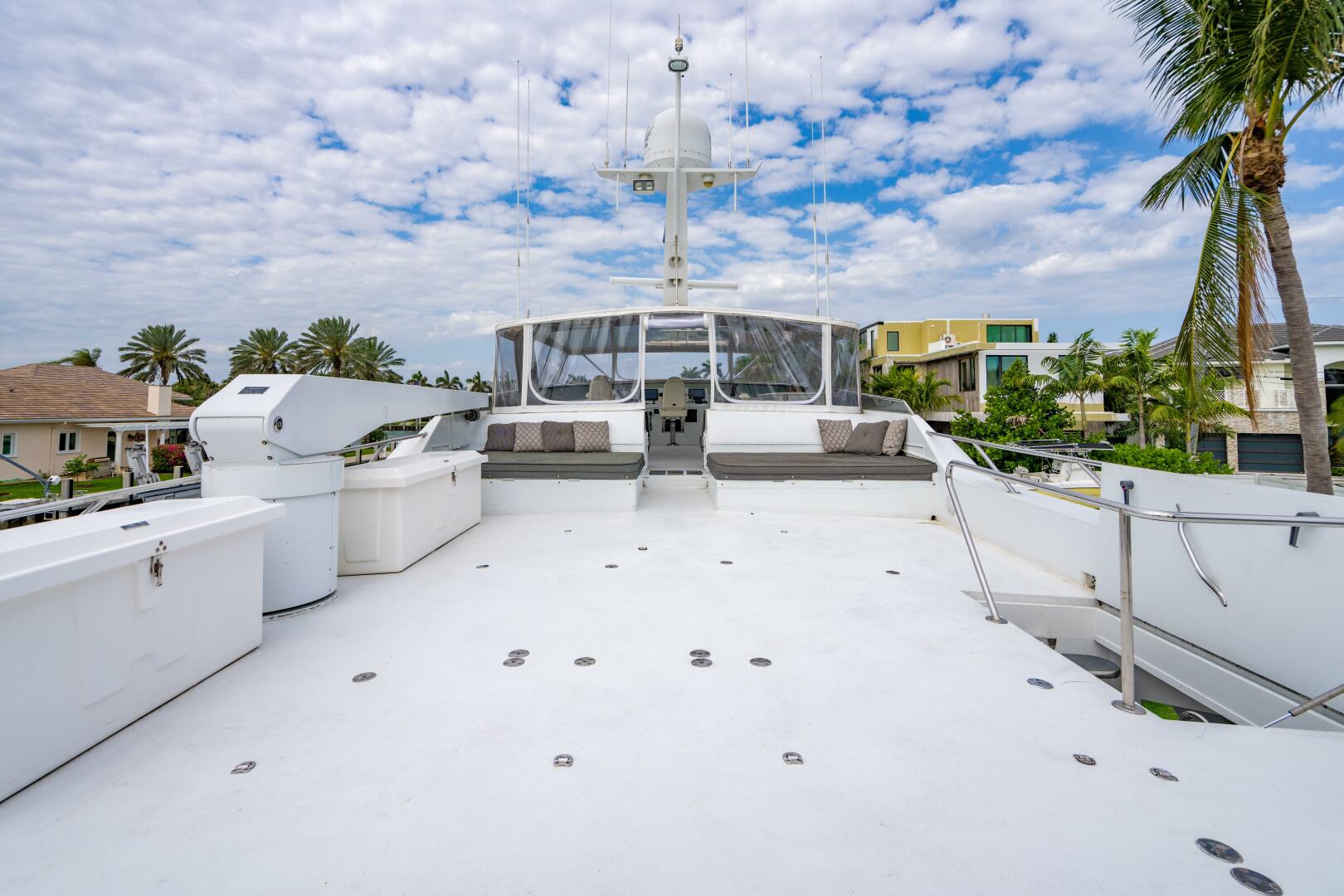 2001 Hatteras 100 Motor Yacht - Image 87