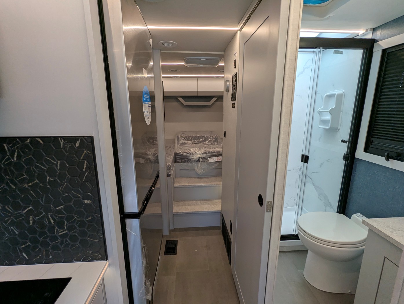 2026 Coachmen Euro 25TB - Image 16