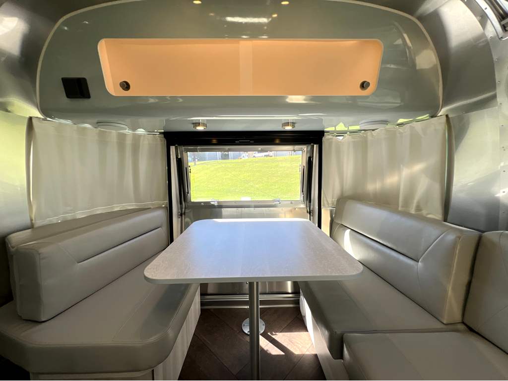 2027 AIRSTREAM INTERNATIONAL 27FBQ - Image 8