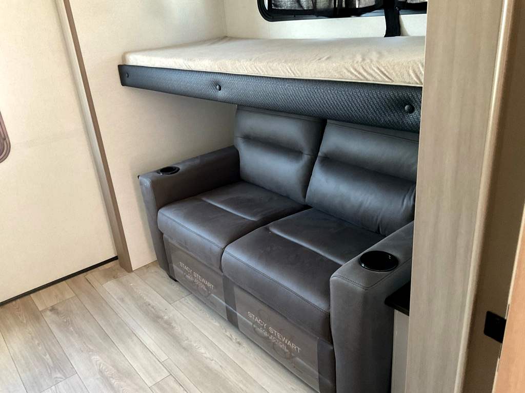 2027 JAYCO Jay Feather 33BH - Image 27