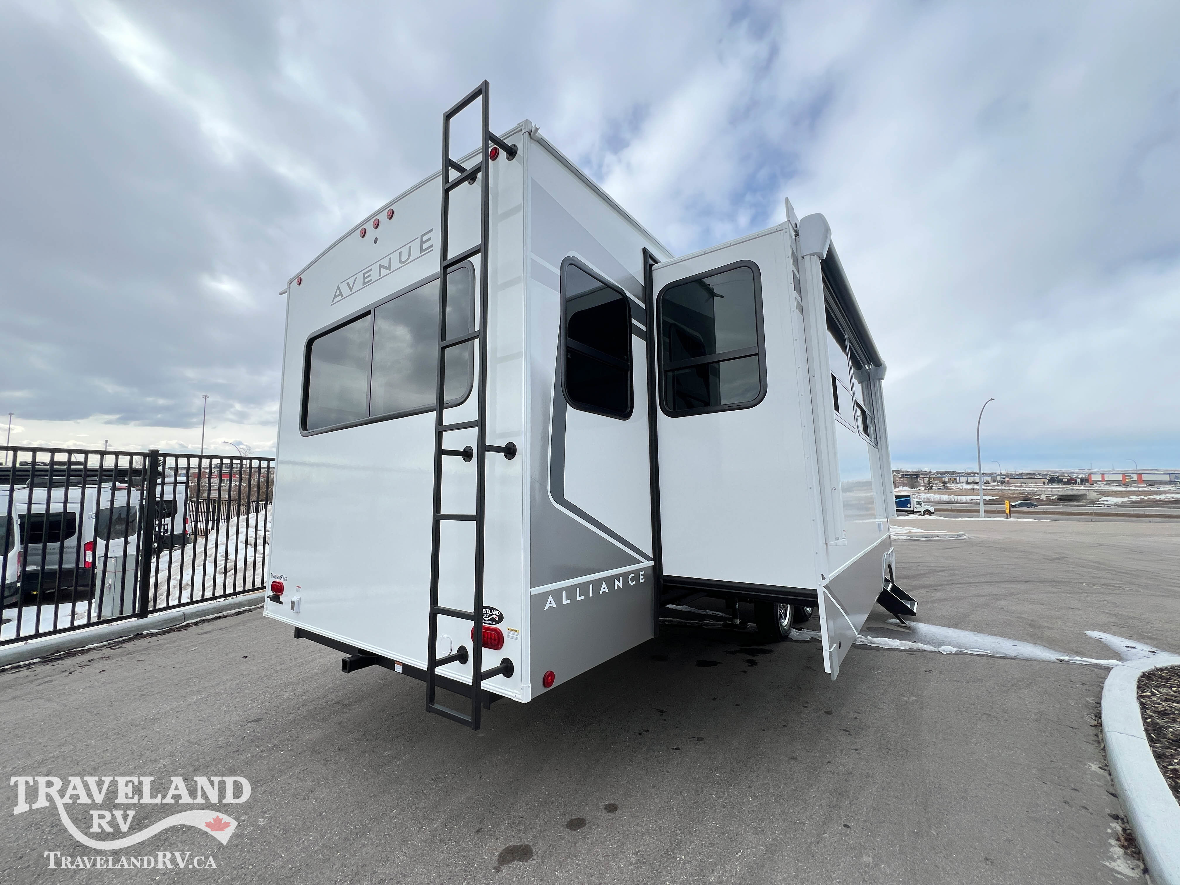 2026 Alliance RV AVENUE 332RL - Image 8