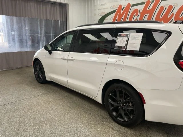 2025 Chrysler Pacifica Limited FWD - Image 5