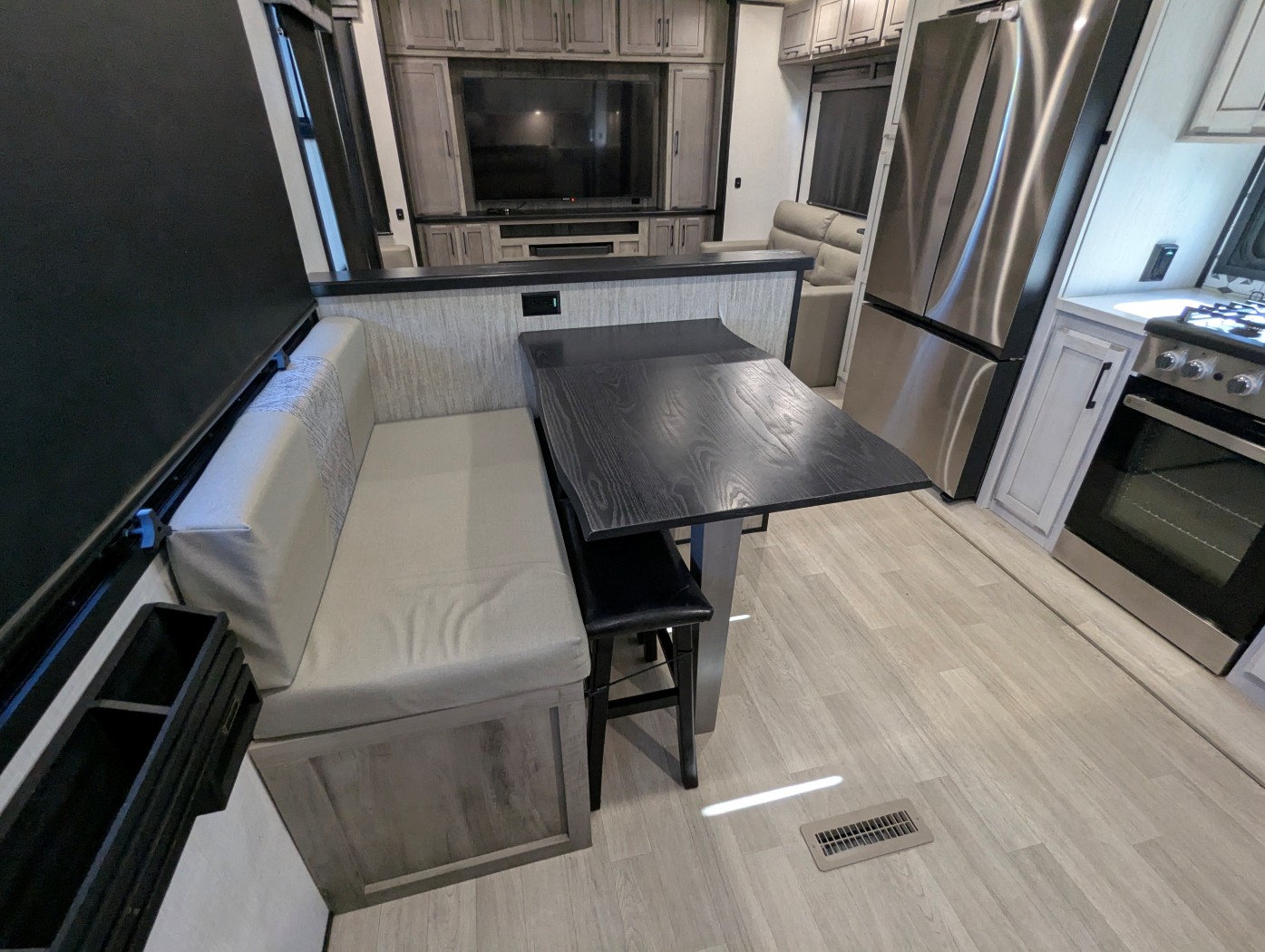 2023 KZ RV Durango Gold G360REQ - Image 18