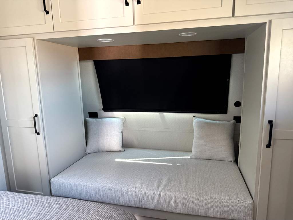 2027 VENTURE RV SPORTTREK 282VRE - Image 27