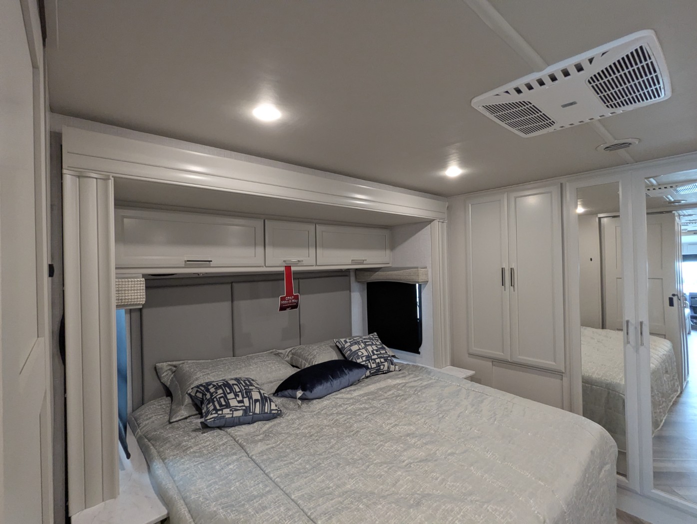 2026 Holiday Rambler Invicta 32RW - Image 28