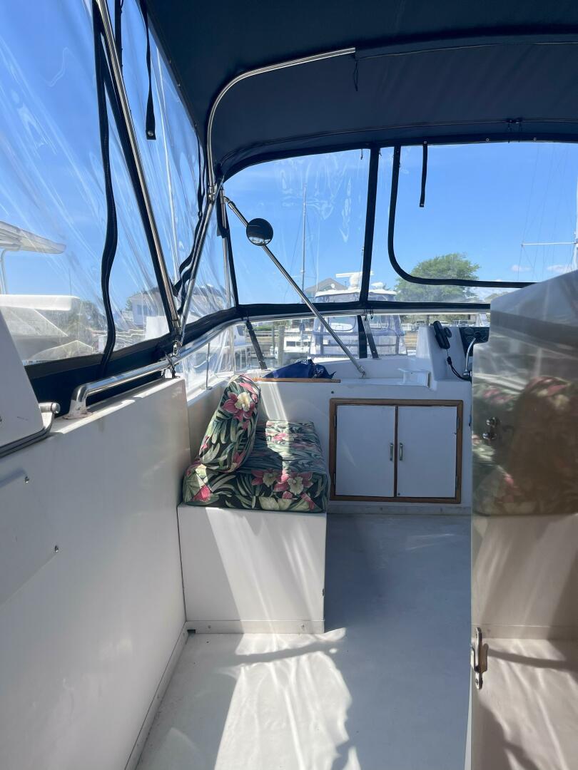 1990 Jefferson 43 Sundeck - Image 12