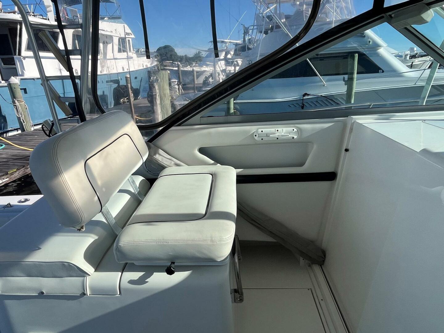 2001 Wellcraft 330 Coastal - Image 5
