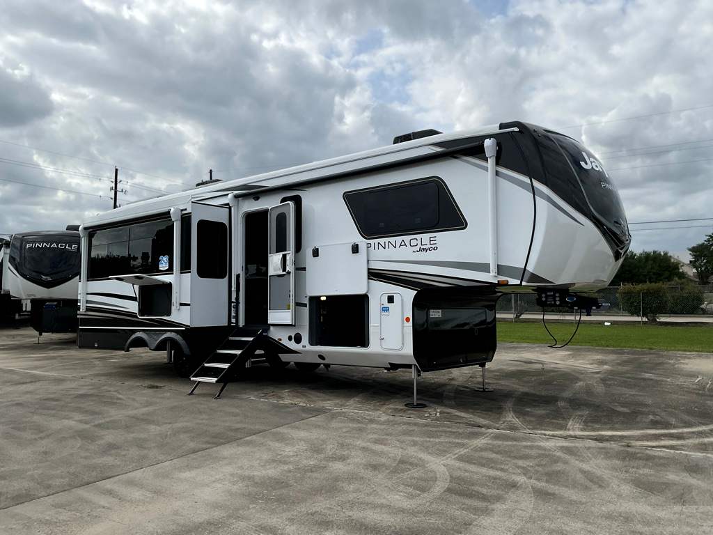 2026 JAYCO PINNACLE 32 RLTS - Image 2