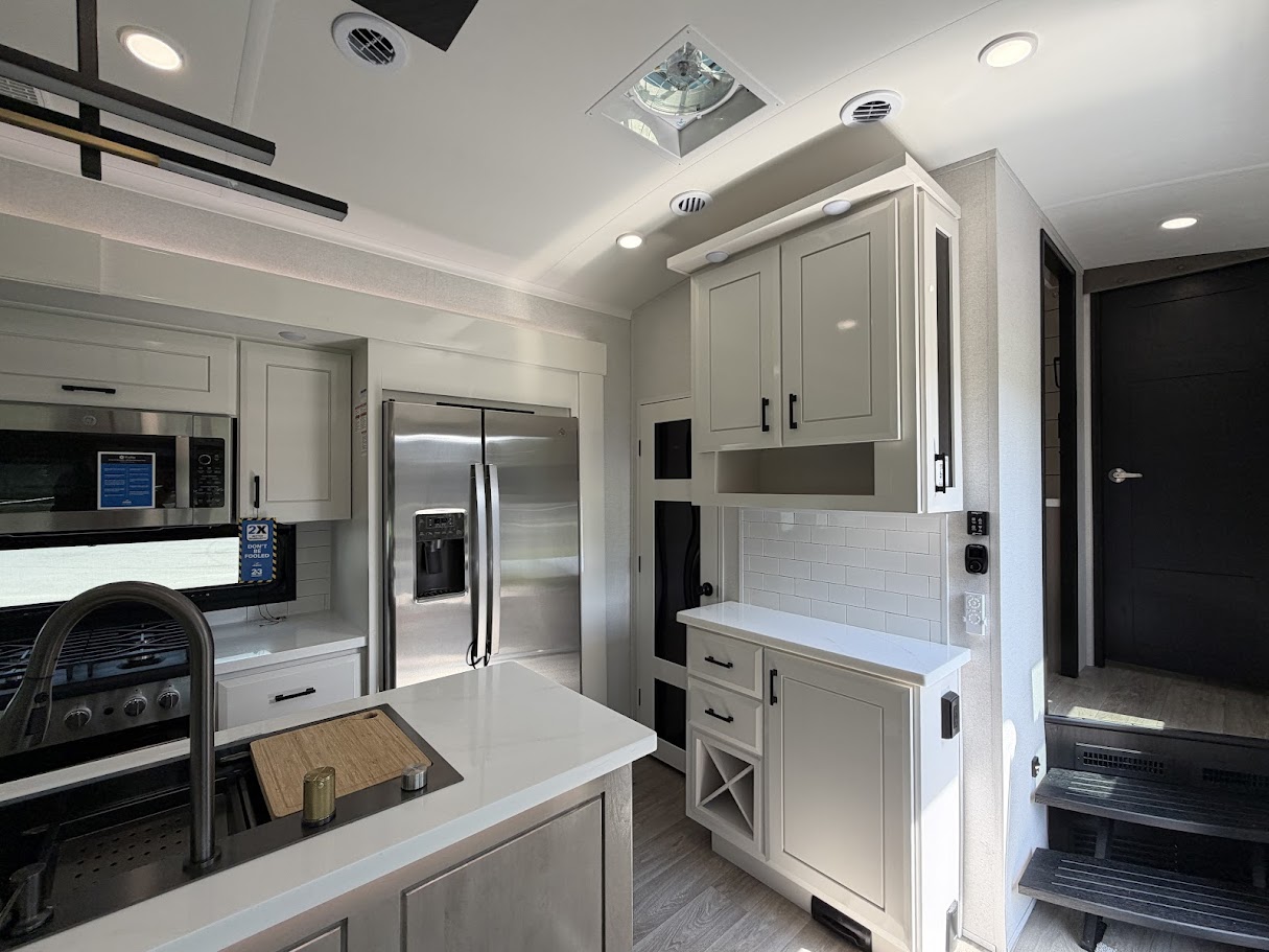2027 JAYCO PINNACLE 32RLTS - Image 17