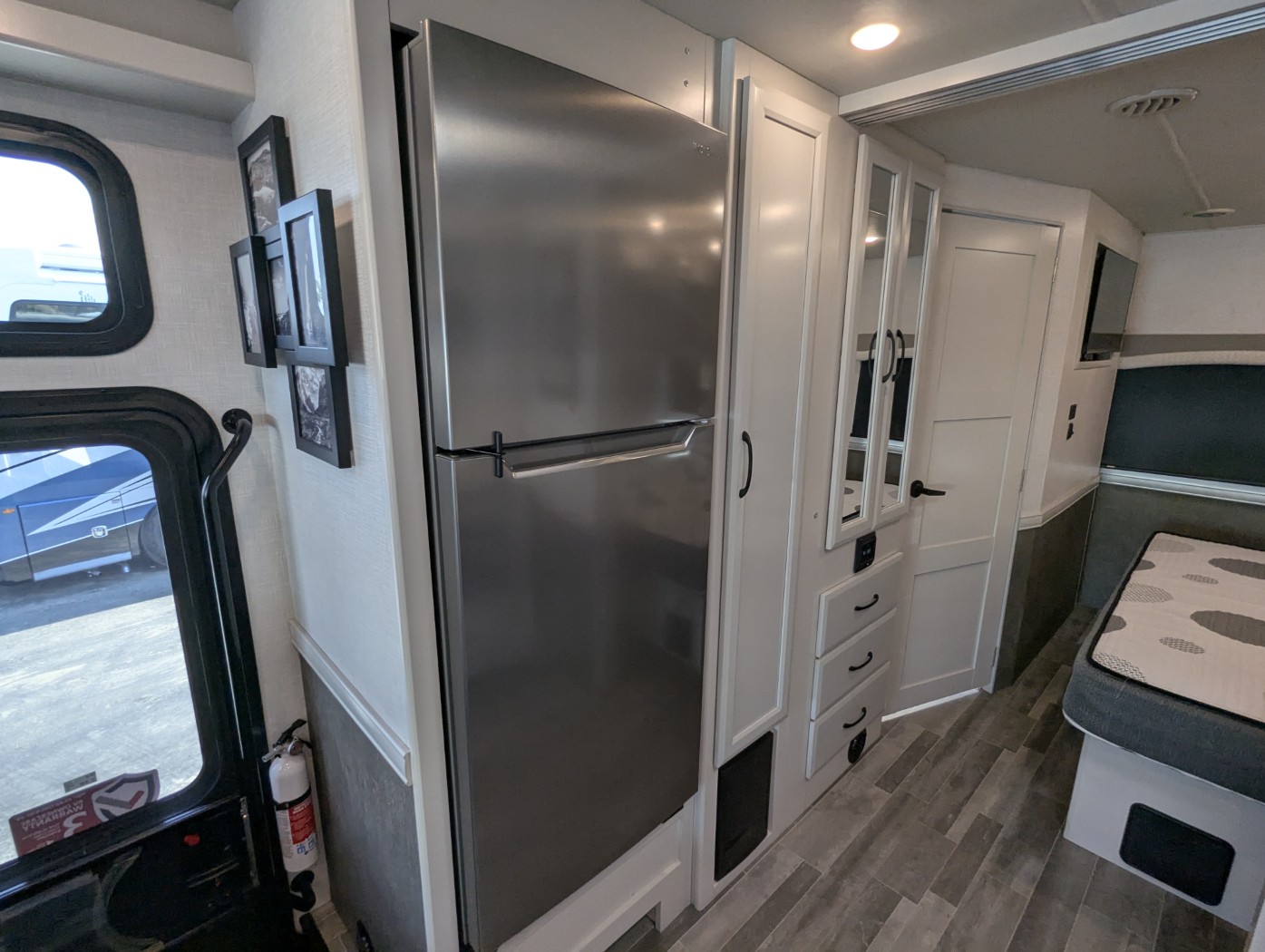 2025 Fleetwood Flair 28A - Image 20