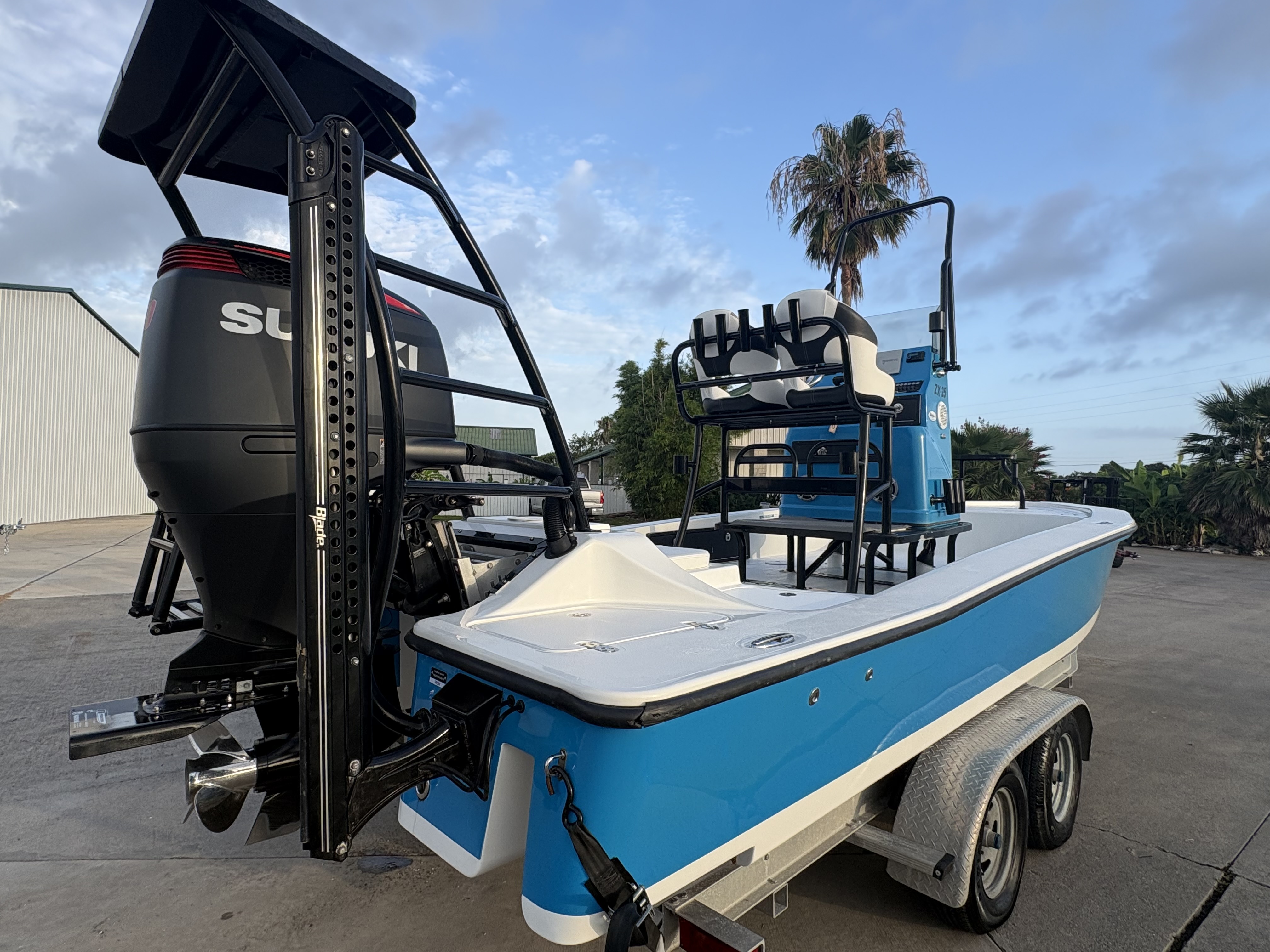 2019 TIBURON 2019 ZX25 - Image 4
