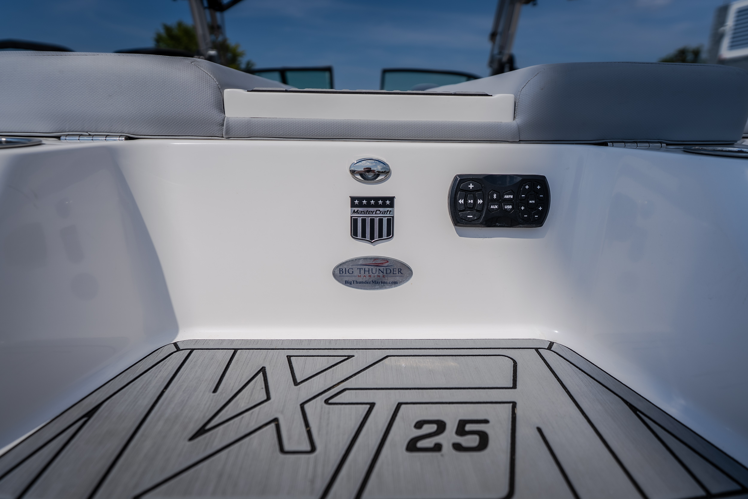 2024 MasterCraft XT25 - Image 64