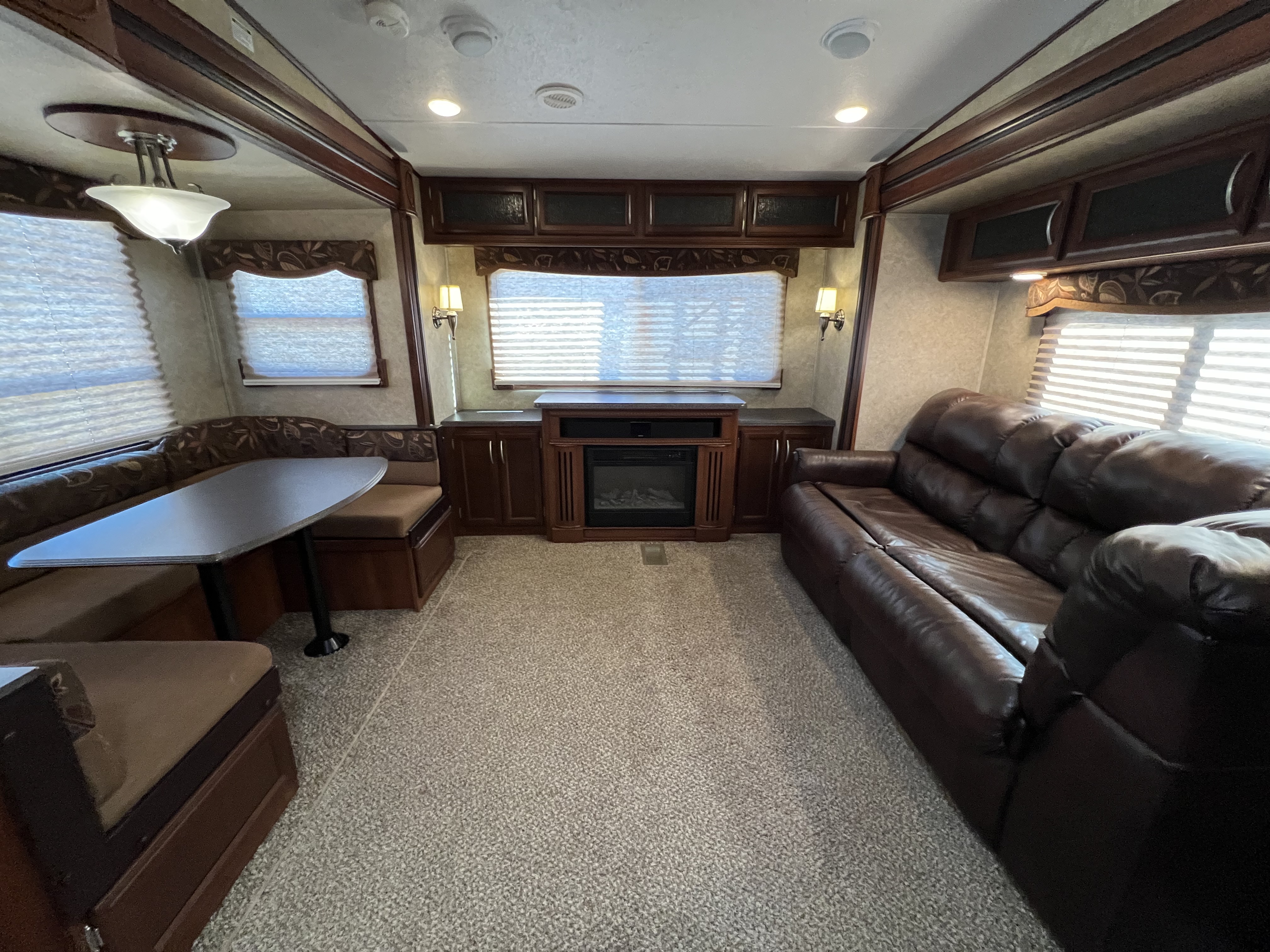 2014 Prime Time Crusader 285RET - Image 12
