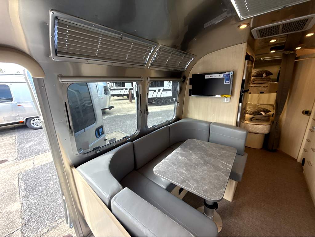 2026 AIRSTREAM FLYING CLOUD 30FBBQ - Image 12