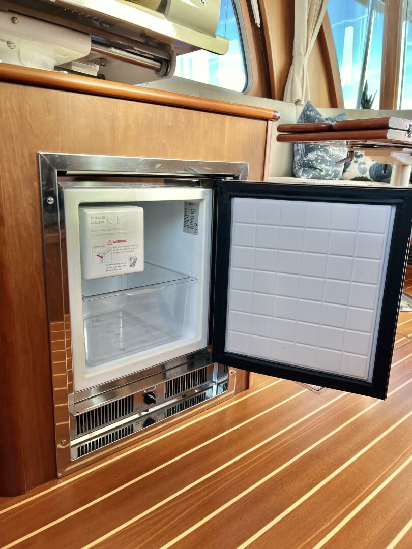 2017 Sabre 48 Salon Express - Image 14