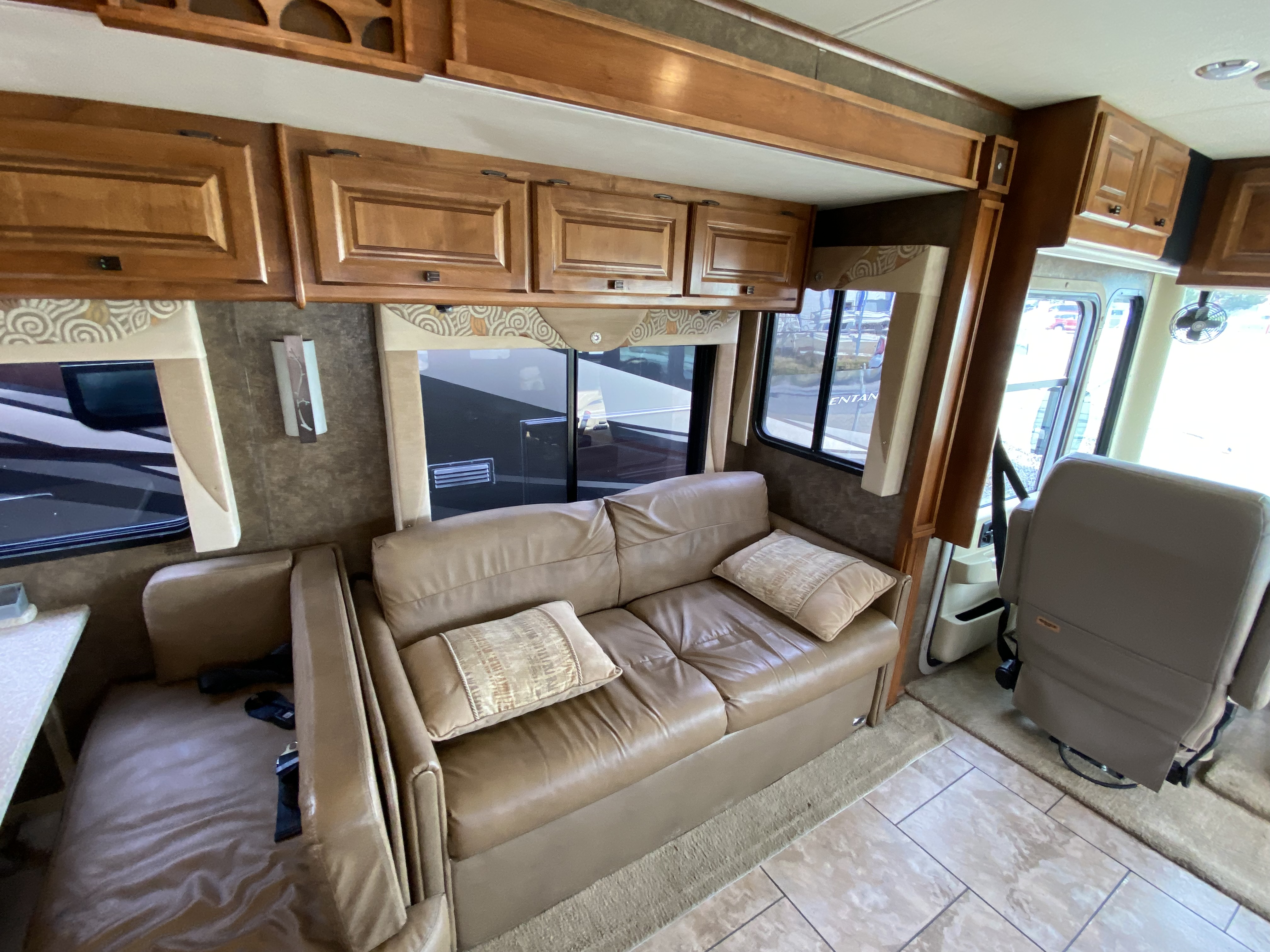 2014 Tiffin Allegro 32 CA - Image 20