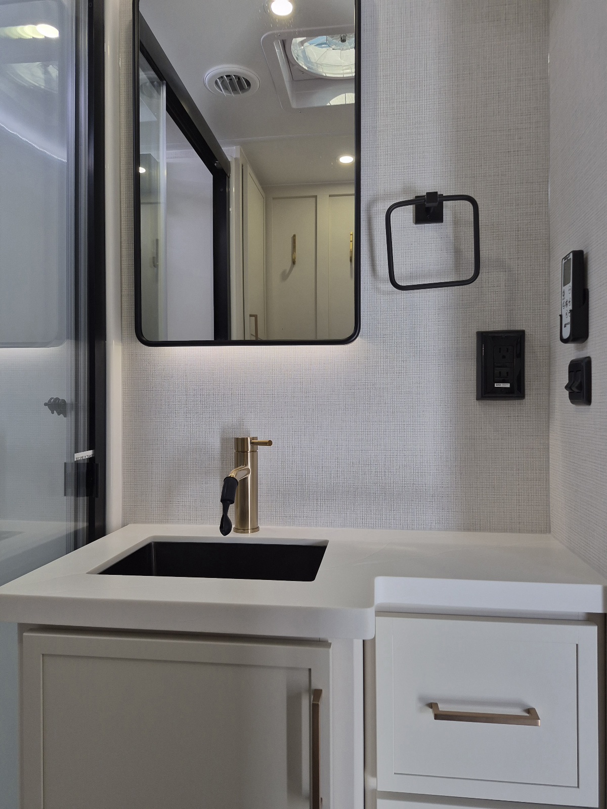 2027 Brinkley RV Model Z 3100 - Image 10