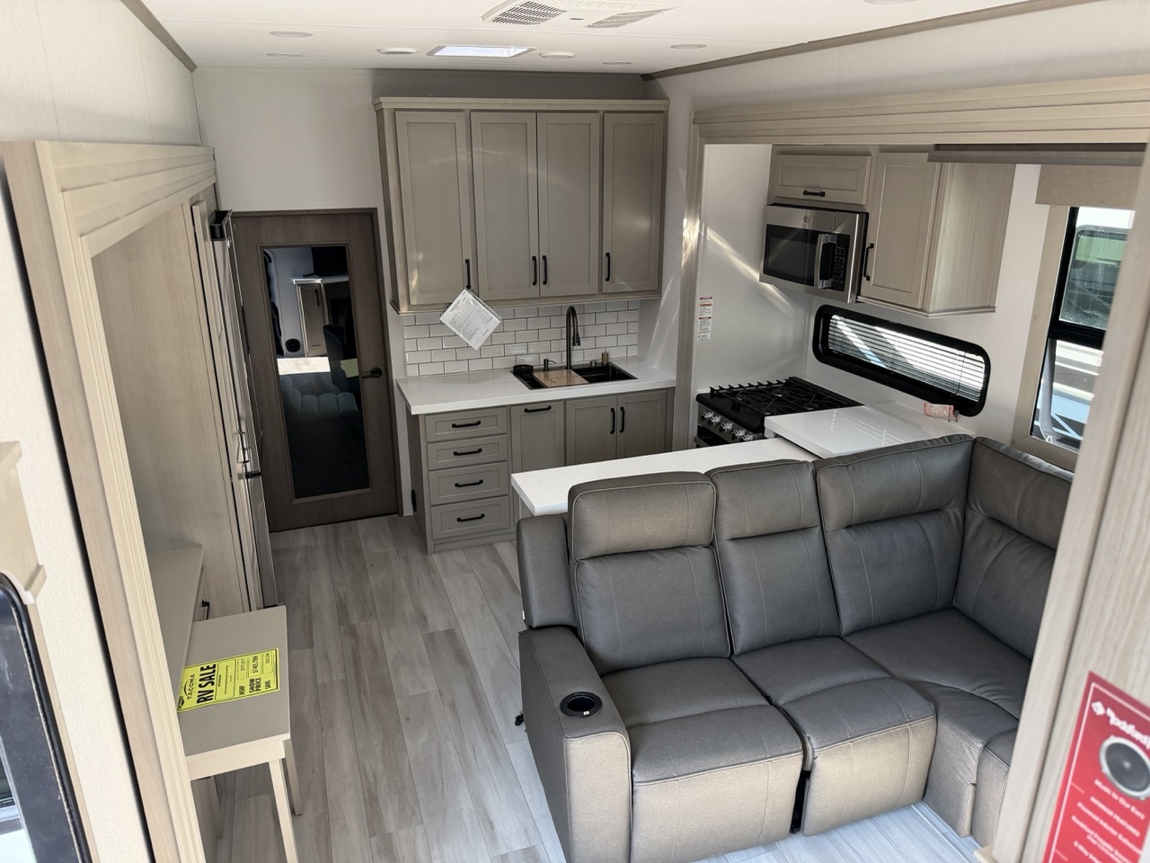 2026 Grand Design Momentum M-Class 344M - Image 23