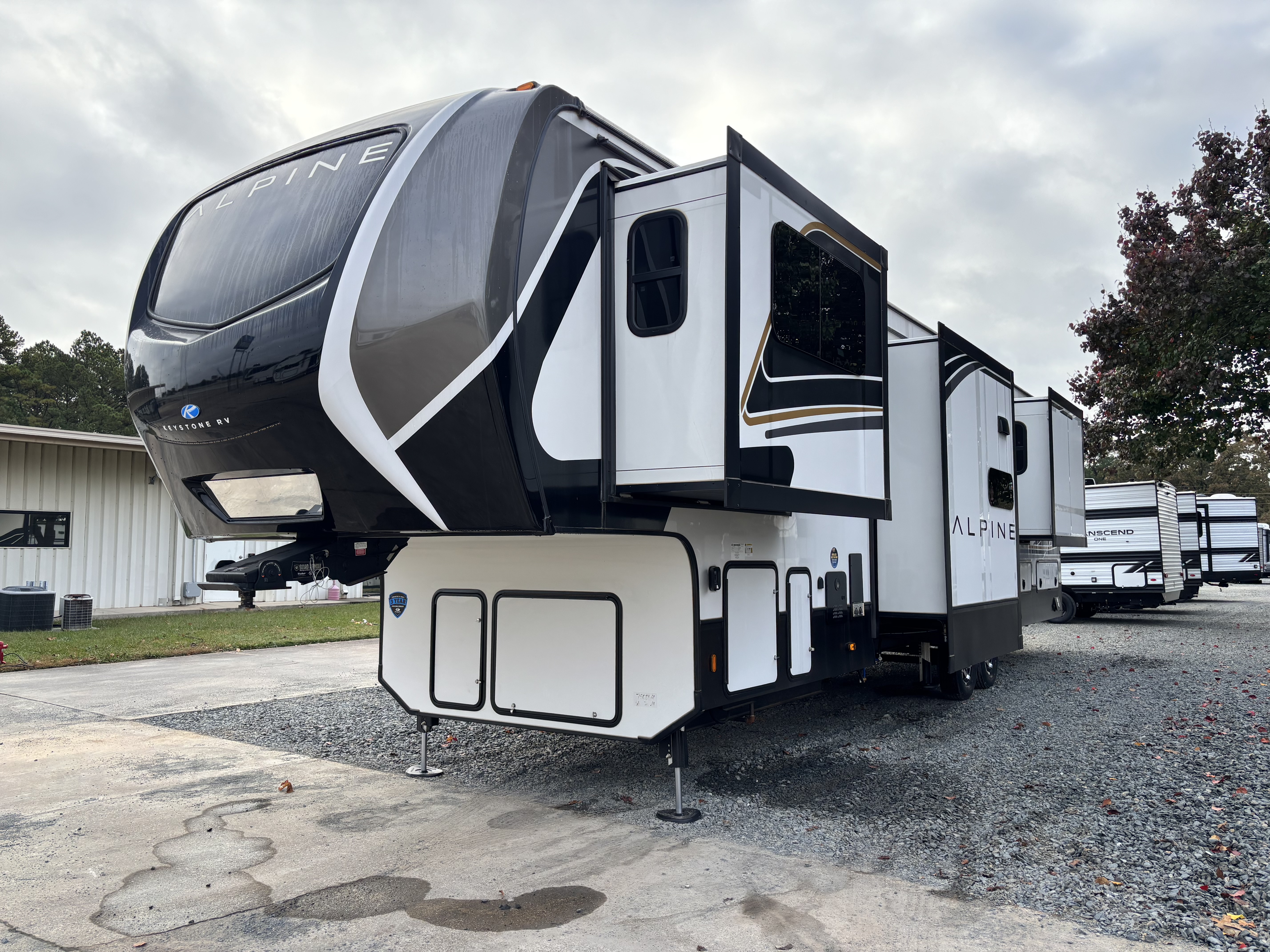 2025 Keystone Alpine 3700FL - Image 4