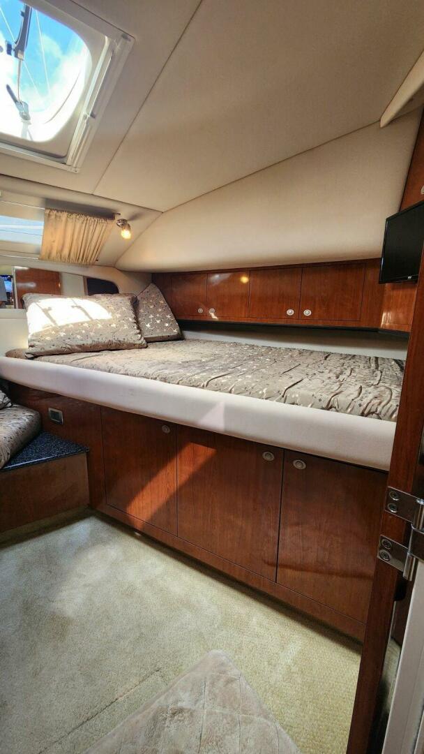 2004 Sea Ray 390 Motor Yacht - Image 45