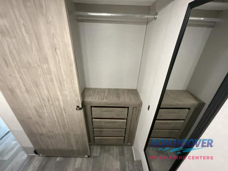 2024 COACHMEN 368TBH - Image 36