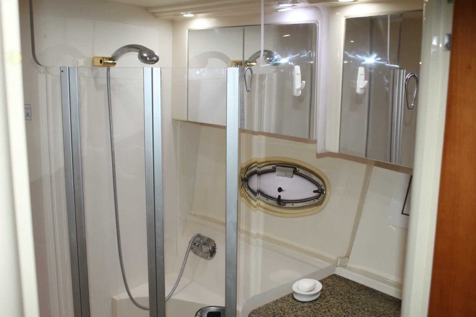 2004 Carver 360 Mariner - Image 19