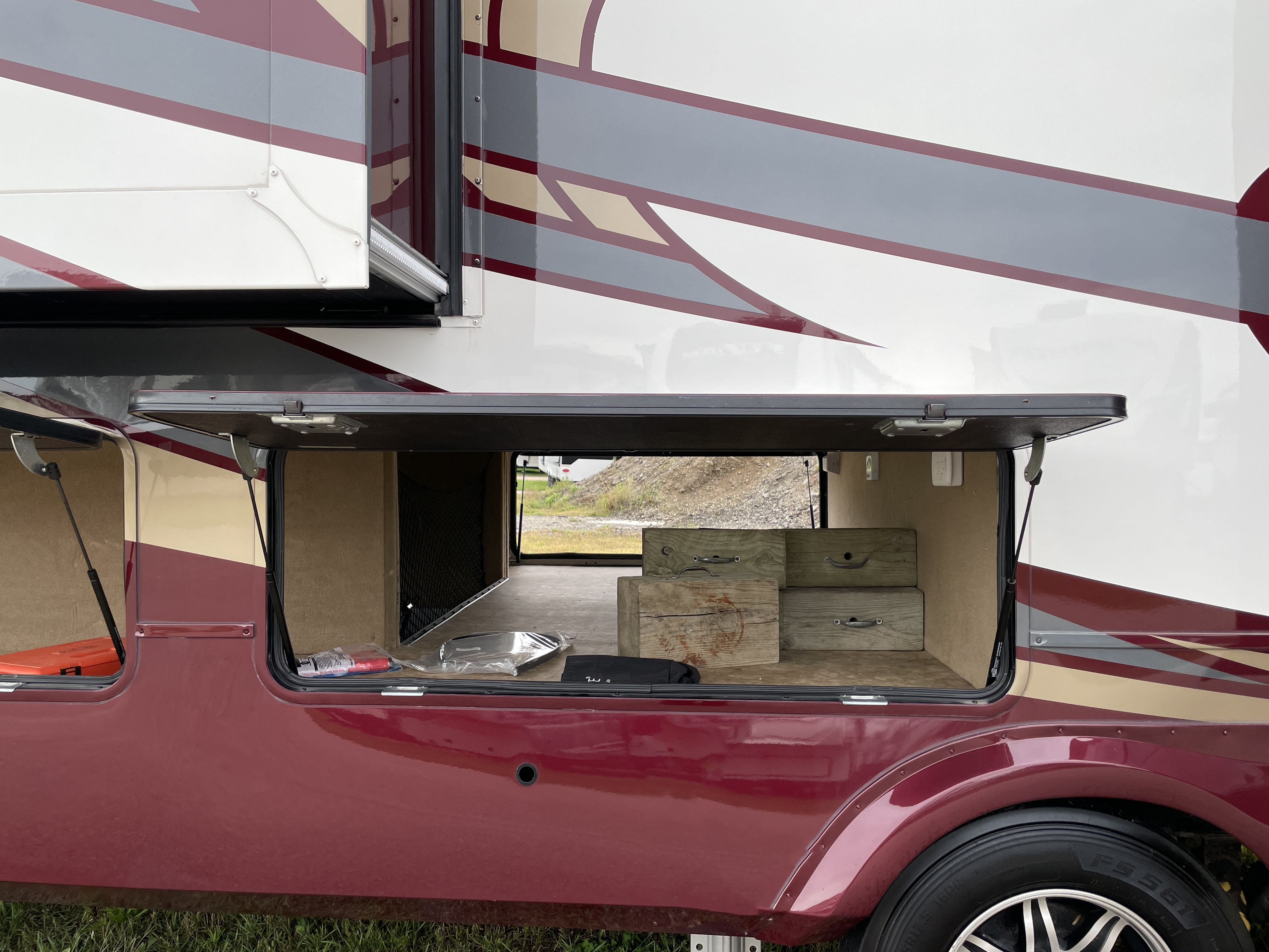 2020 Vanleigh RV Beacon 42RDB - Image 4