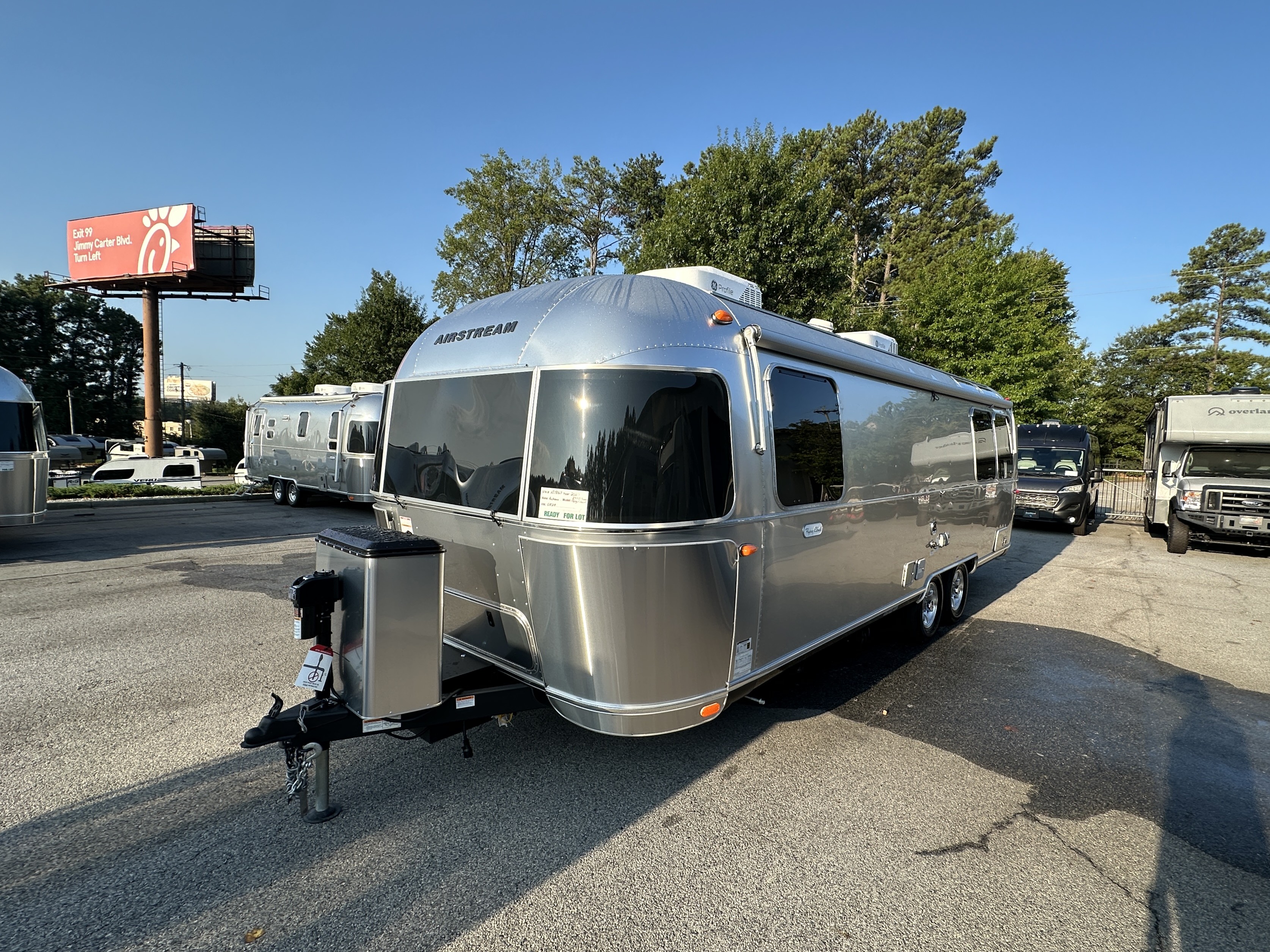 2027 Airstream Flying Cloud 27FB - Image 8