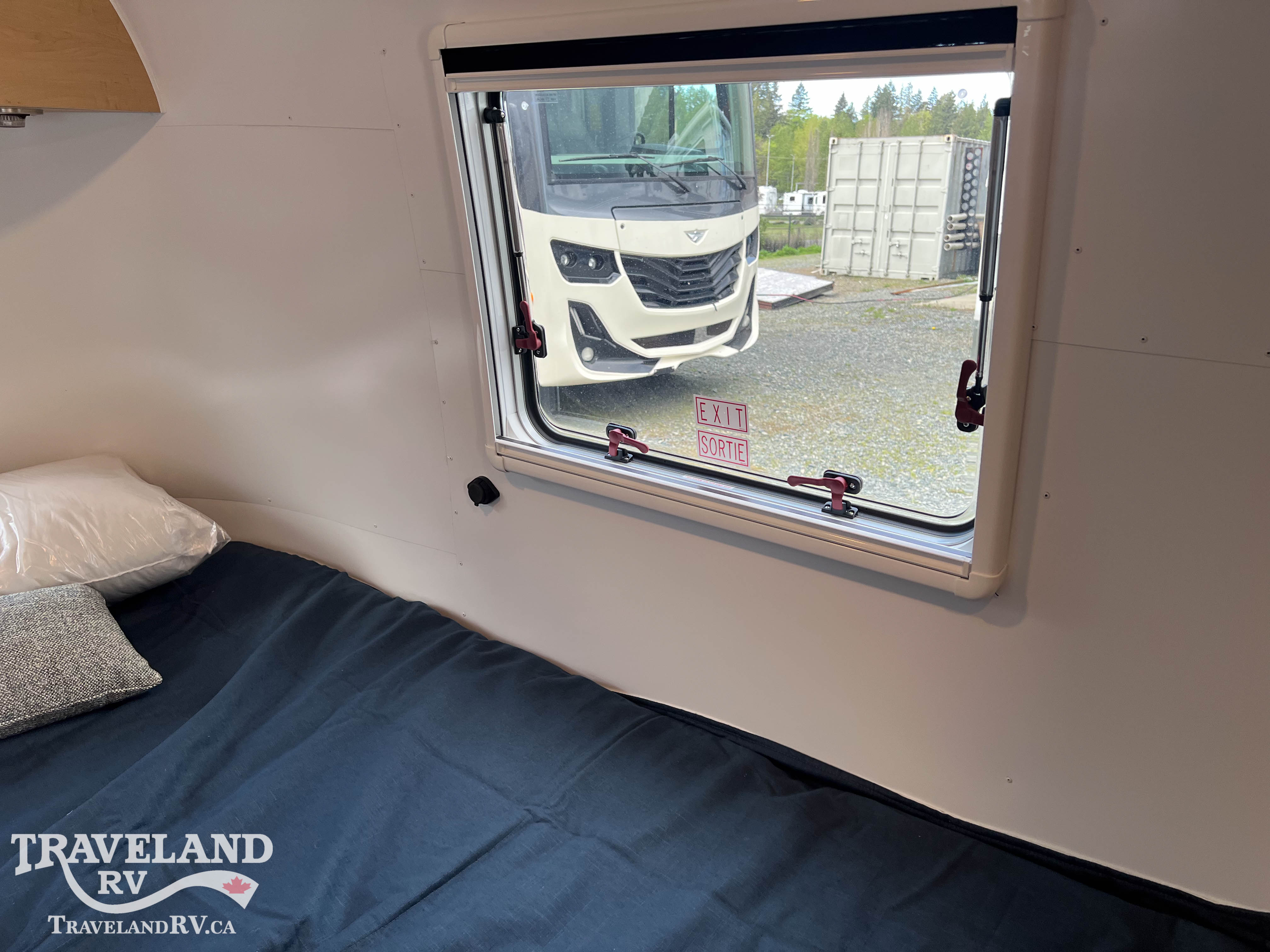 2026 AIRSTREAM 22RB WORLD TRAVELER - Image 18
