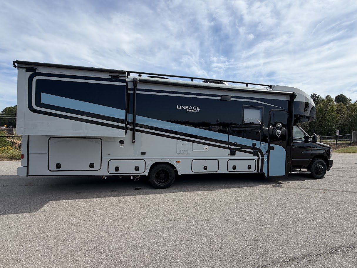 2027 GRAND DESIGN LINEAGE SERIESE 30DC - Image 9