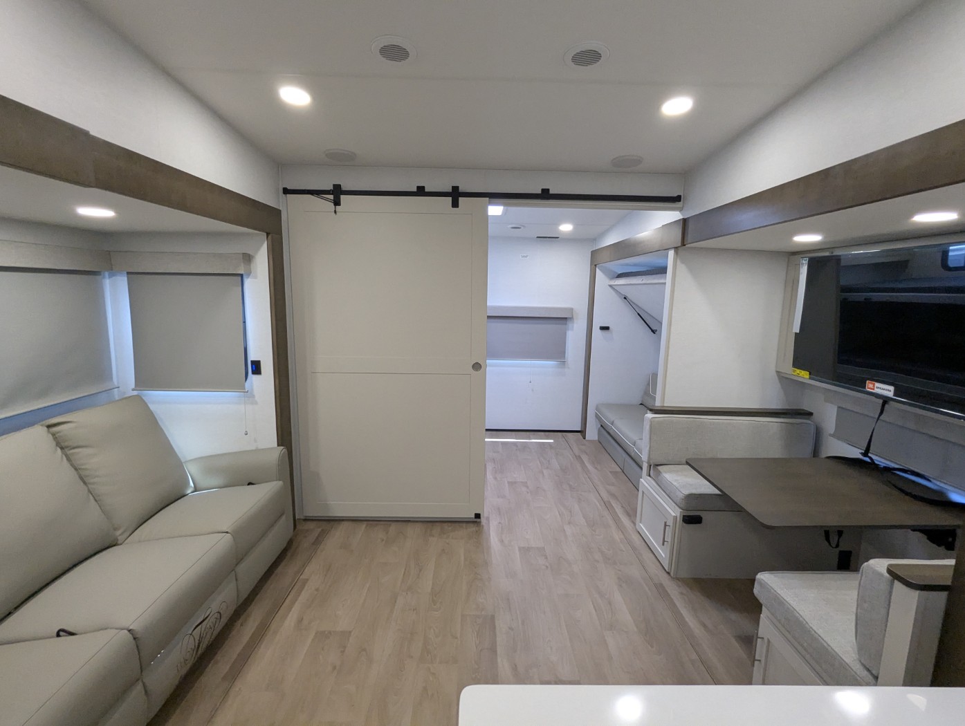 2027 Alliance RV Avenue 30BH - Image 32