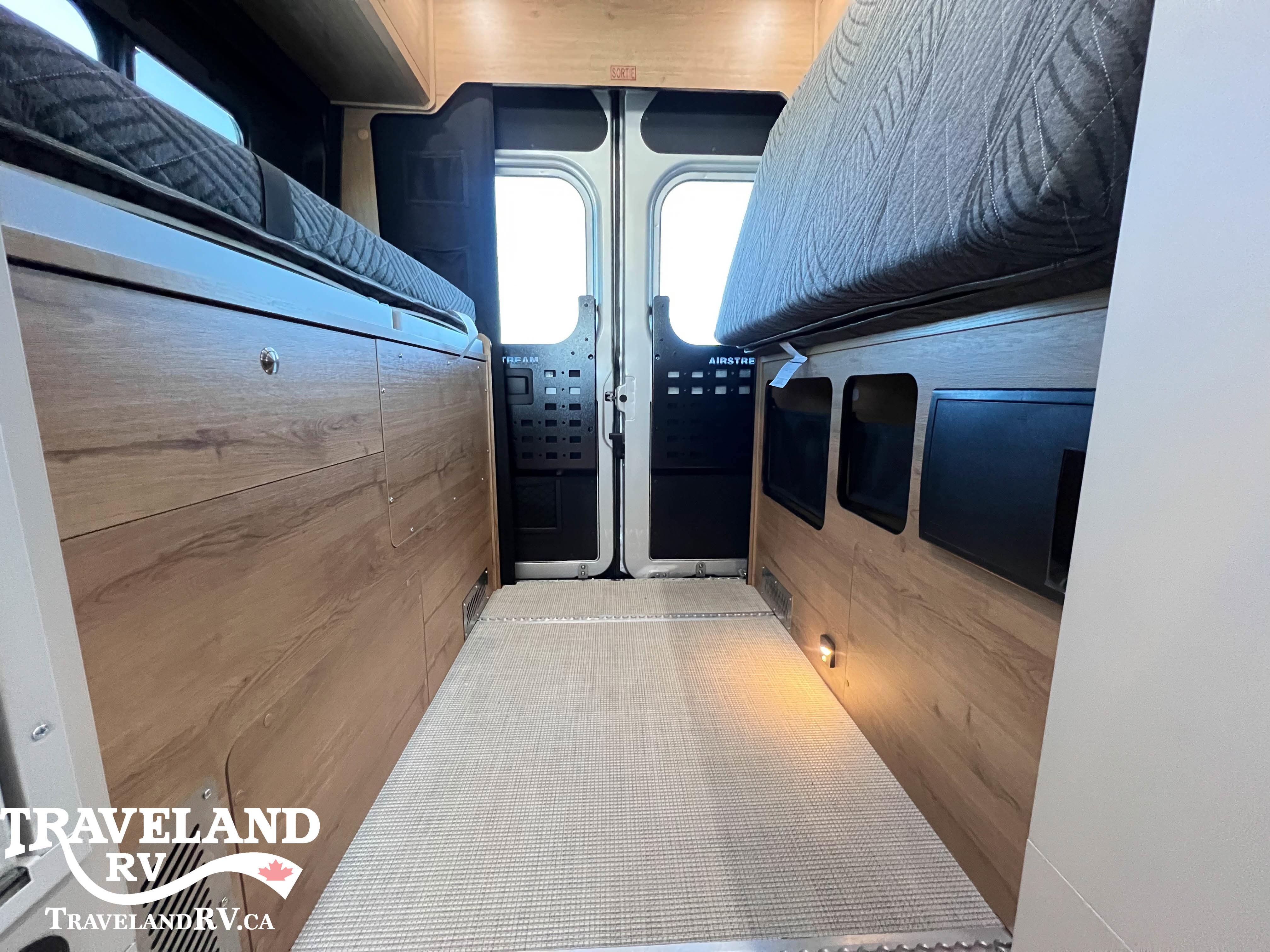 2025 Airstream Rangeline Base - Image 26