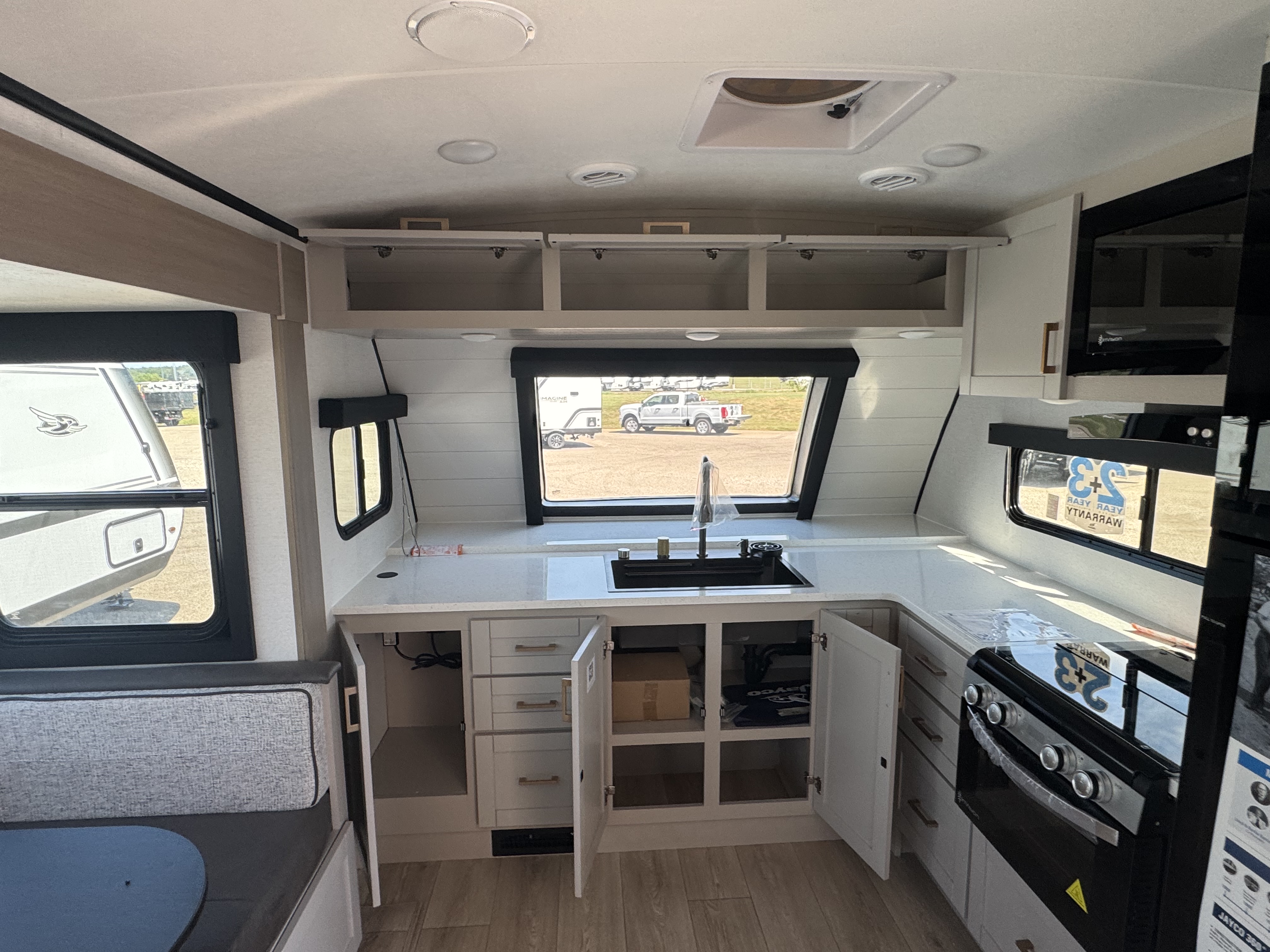 2027 JAYCO JAY FEATHER 26FK - Image 15