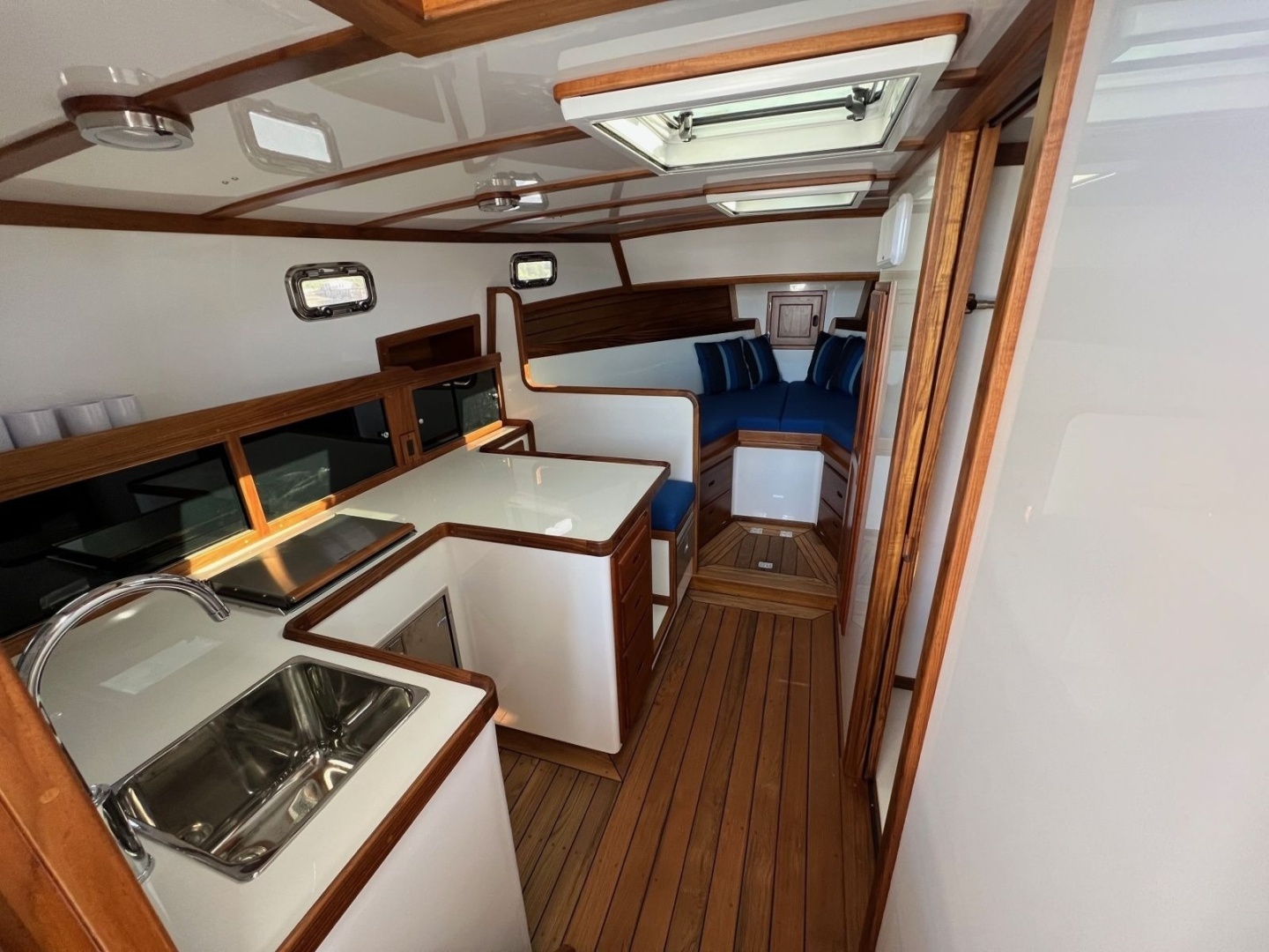 2022 Ellis 36 Express Cruiser - Image 21
