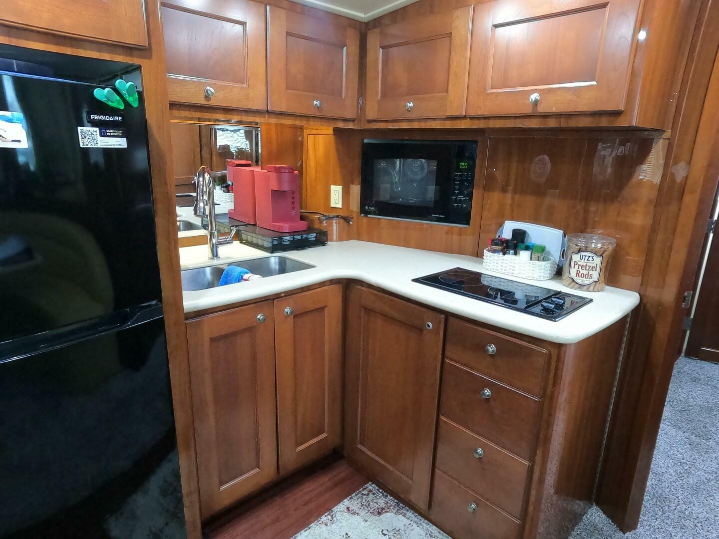 2006 Bluewater Yachts 5200 - Image 6