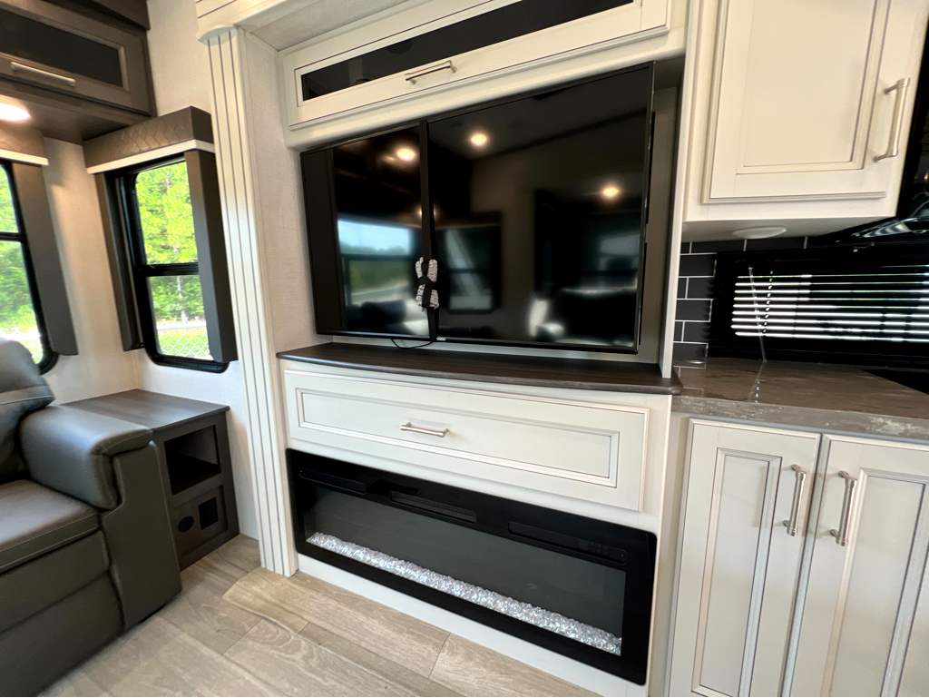 2024 KEYSTONE COUGAR 316RLS - Image 9