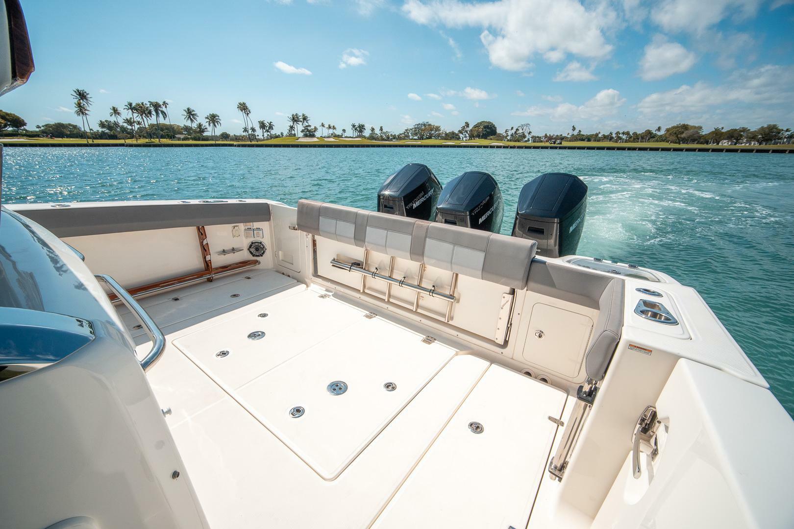 2023 Boston Whaler 420 Outrage - Image 7