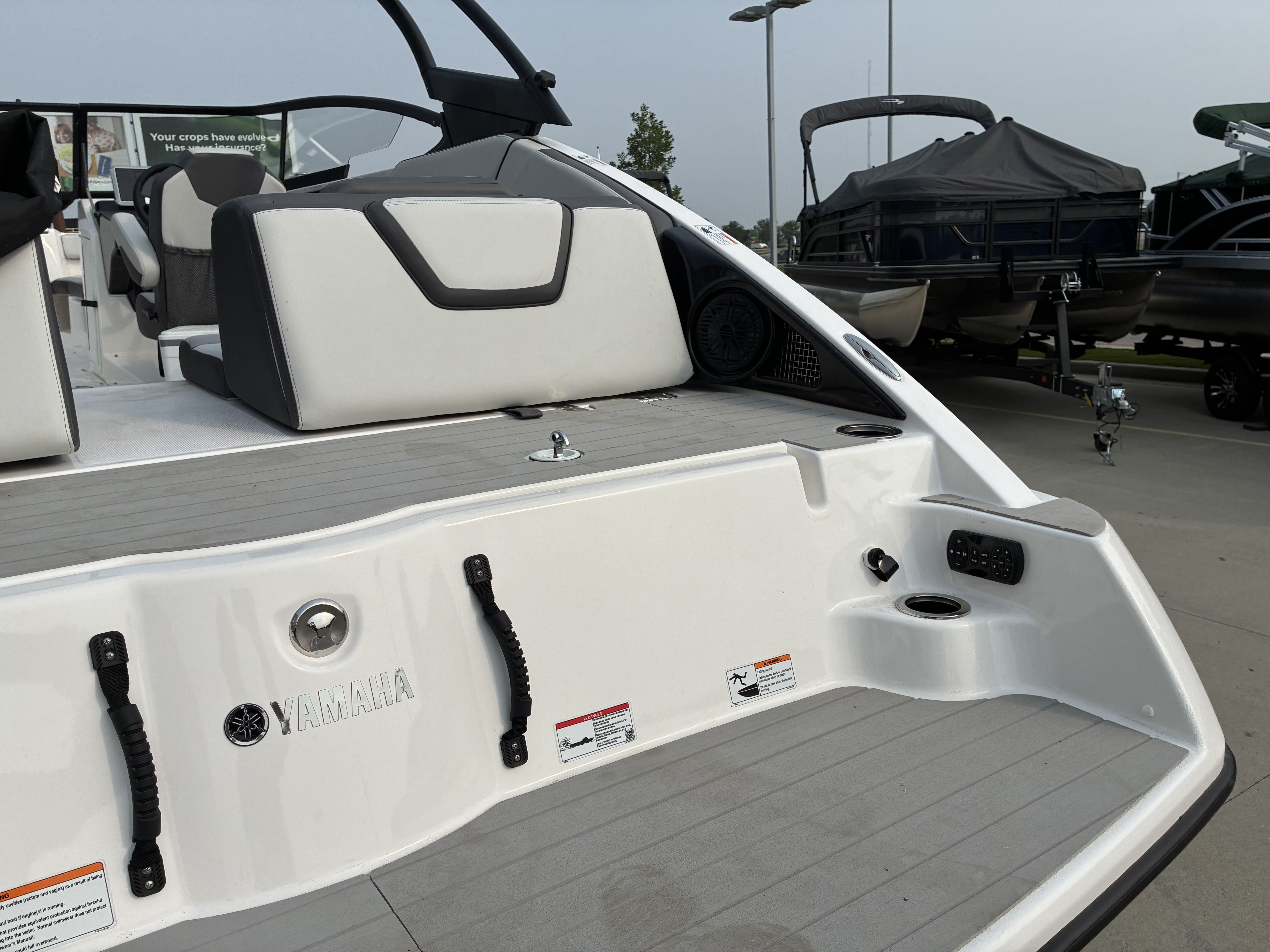 2026 Yamaha Boats AR250 - Image 6