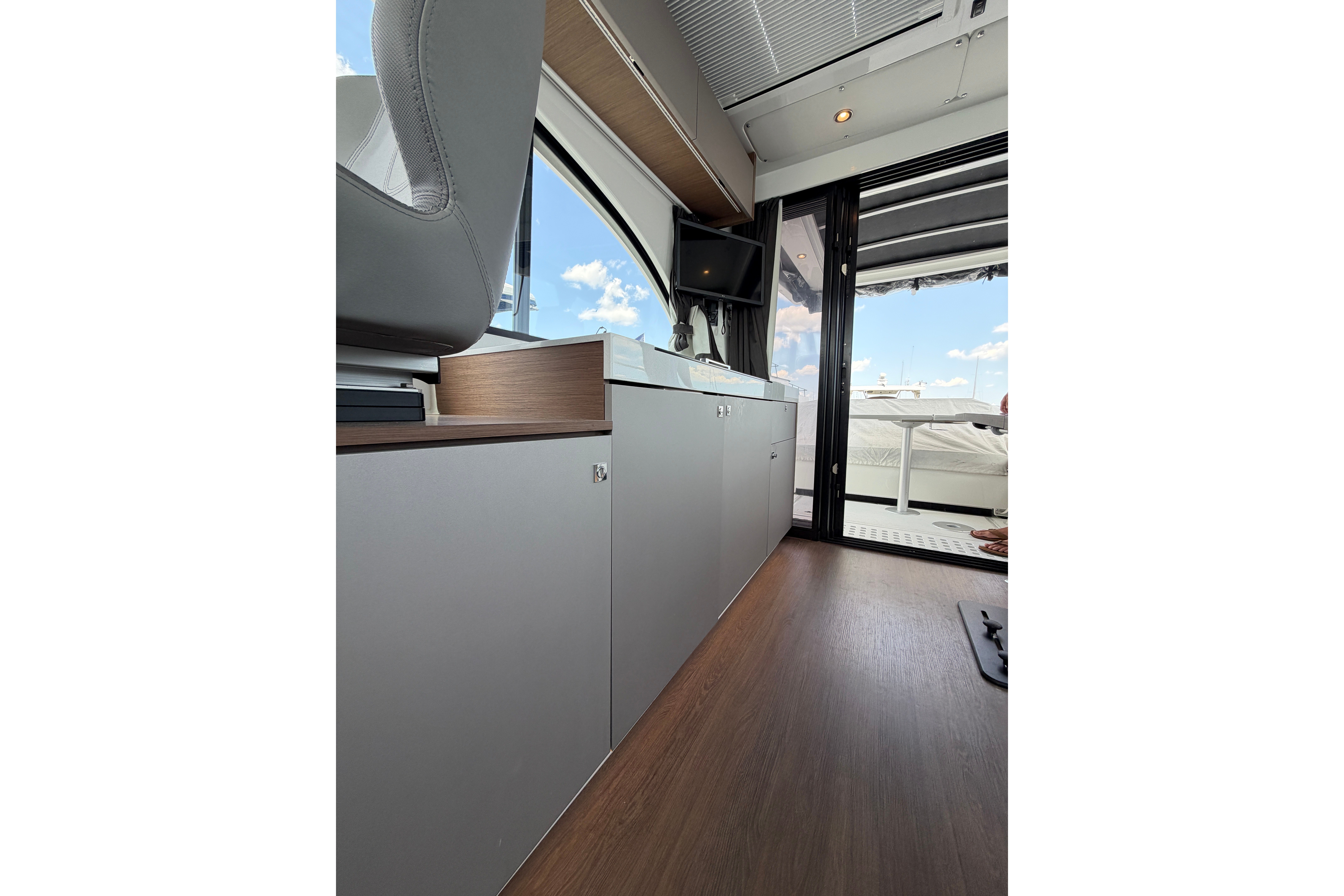 2023 Beneteau Antares 11 OB - Image 78
