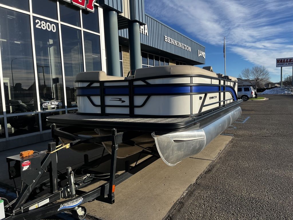 2026 Bennington 22SSR Lux TriToon Pontoon - Image 4