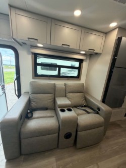 2027 JAYCO GREYHAWK XL 32U - Image 11